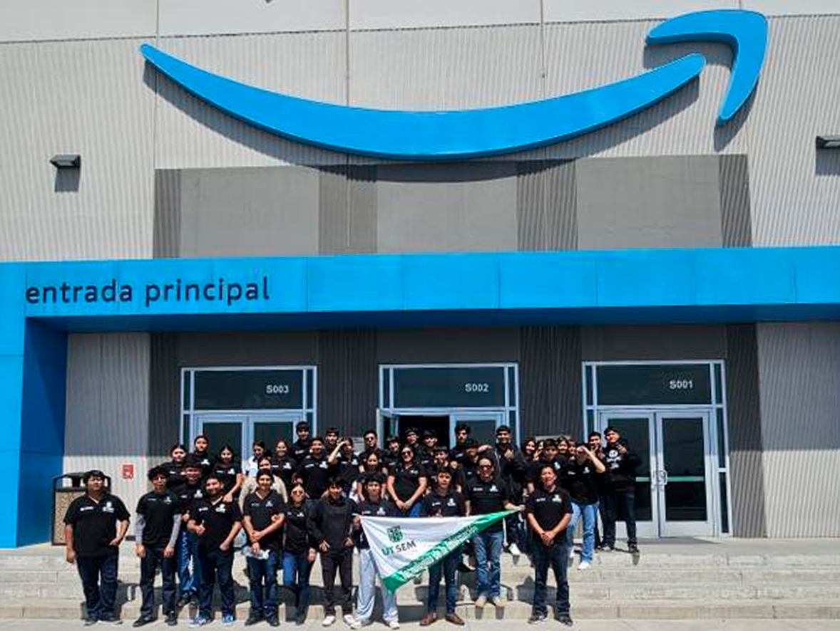Estudiantes de TI Fortalecen su Formación Profesional con Visita a Amazon